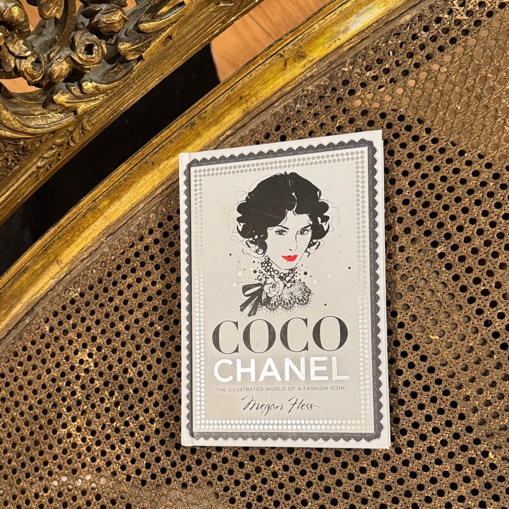 Chanel Illustrated Fashion Icon Book
